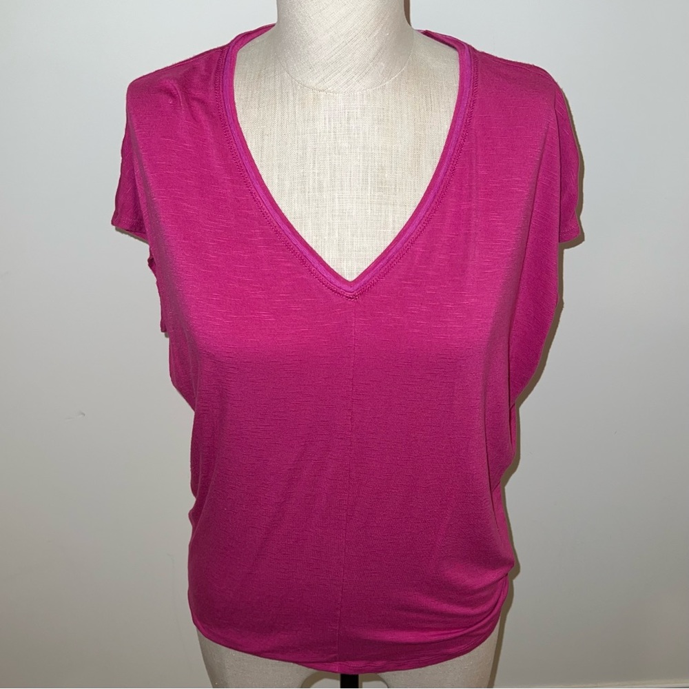 White House Black Market WHBM Pink Jetsetter T Shirt XXS